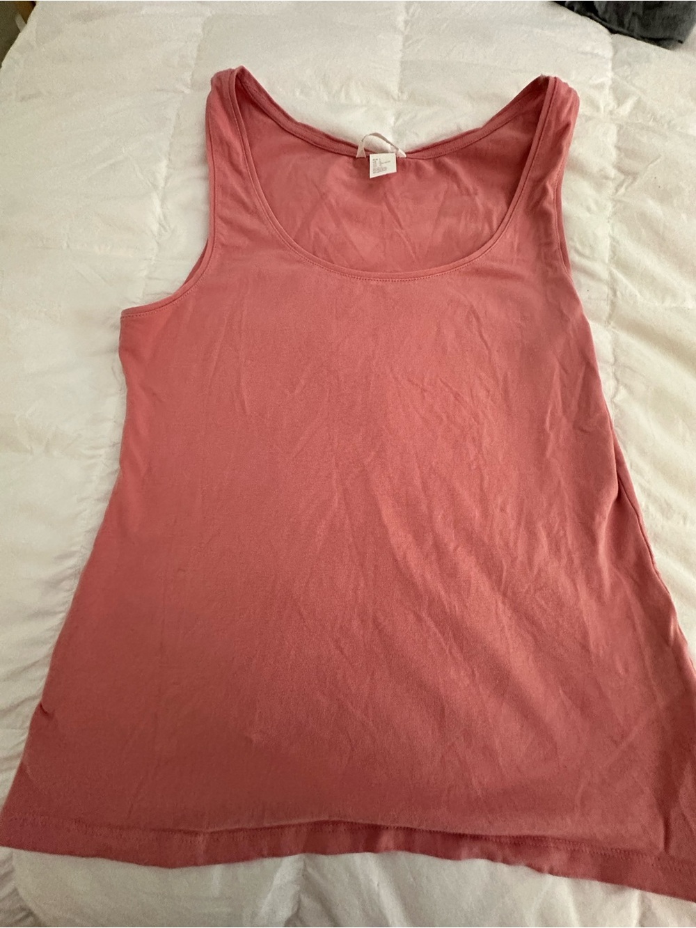 Basic tee never worn  great layering  soft piece